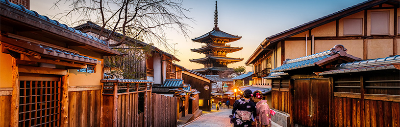 kyoto pagoda and geishas